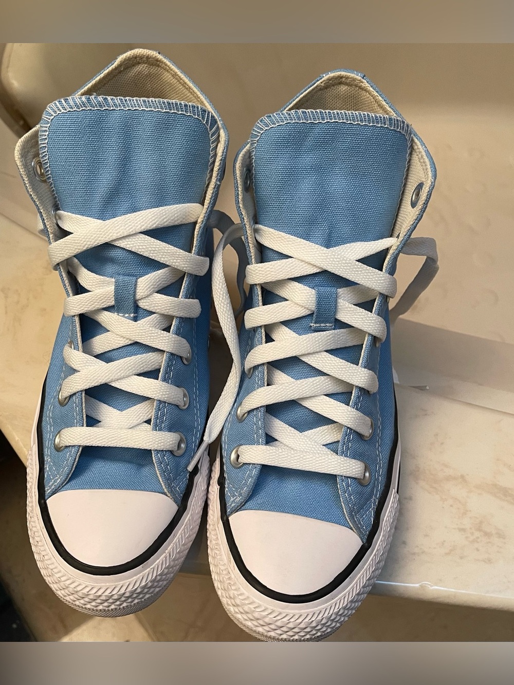 Converse Chuck Taylor Light Blue Canvas High-Top Sneakers Women’s 7 or Men’s 5